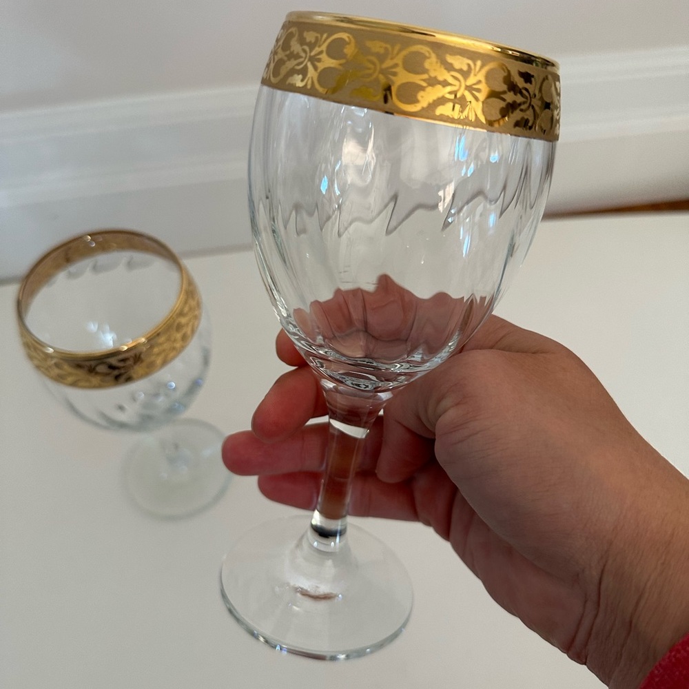 Elegant Gold Rimmed Wine Glass Set - Picture 6 of 6